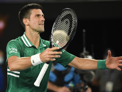 Novak Djokovič sa raduje po triumfe nad Zverevom