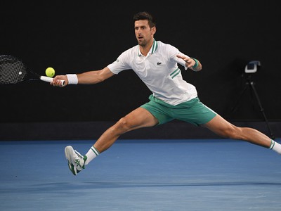Novak Djokovič počas semifinále AO