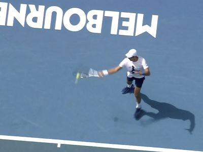 Novak Djokovič a jeho tím počas tréningu na Australian Open