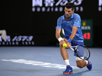Novak Djokovič počas semifinále Australian Open