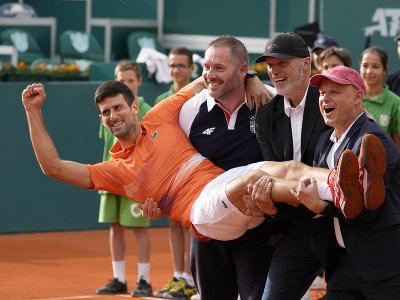 Srbský tenista Novak Djokovič spolu s bývalým trénerským tímom - na snímke Marián Vajda, Gebhard Gritsch a Miljan Amanovič