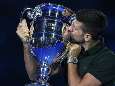 Novak Djokovič si prevzal trofej za prvé miesto v koncoročnom rebríčku ATP