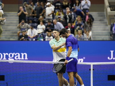 Srbský tenista Novak Djokovič a Holanďan Tallon Griekspoor