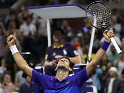 Novak Djokovič sa raduje z postupu do štvrťfinále