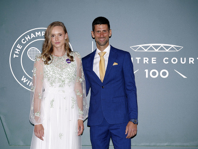Wimbledonskí víťazi - Jelena Rybakinová a Novak Djokovič