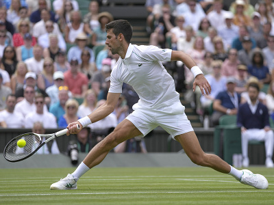 Novak Djokovič počas druhého kola na Wimbledone