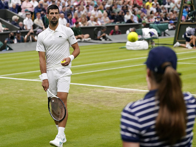 Novak Djokovič počas semifinále Wimbledonu 2023