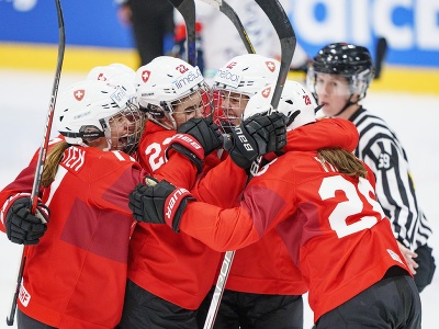 Gólové oslavy hokejistiek Švajčiarska