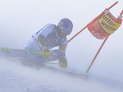 Slovenský lyžiar Adam Žampa na trati v 1. kole obrovského slalomu Svetového pohára v rakúskom Söldene