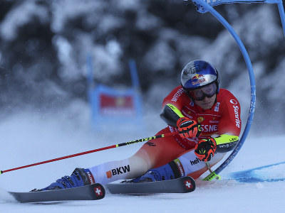 Marco Odermatt počas obrovského slalomu v Alta Badia