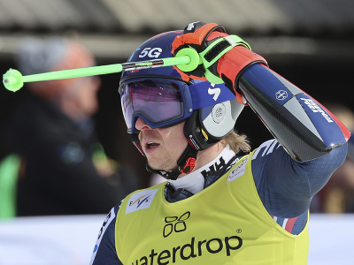 Nórsky lyžiar Henrik Kristoffersen reaguje v cieli 2. kola obrovského slalomu Svetového pohára v alpskom lyžovaní v slovinskom stredisku Kranjska Gora