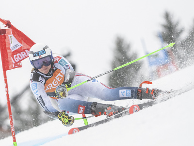 Thea Louise Stjernesundová na trati v 1. kole obrovského slalomu Svetového pohára v alpskom lyžovaní v slovinskej Kranjskej Gore