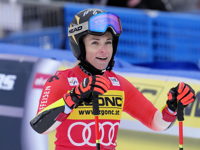Švajčiarska lyžiarka Lara Gutová-Behramiová reaguje v cieli 1. kola obrovského slalomu Svetového pohára v alpskom lyžovaní v kanadskom stredisku Tremblant
