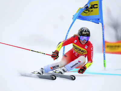  Švajčiarska lyžiarka Lara Gutová-Behramiová v 1. kole obrovského slalomu Svetového pohára v alpskom lyžovaní v kanadskom stredisku Tremblant