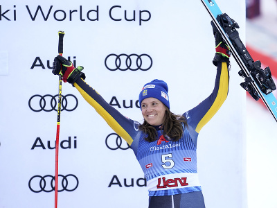 Švédka Sara Hectorová oslavuje pódiovú priečku v obrovskom slalome v rakúskom Lienzi