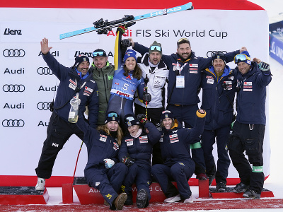 Švédka Sara Hectorová oslavuje pódiovú priečku v obrovskom slalome v rakúskom Lienzi
