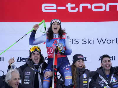 Talianka Federica Brignoneová oslavuje pódiovú priečku v obrovskom slalome v rakúskom Lienzi