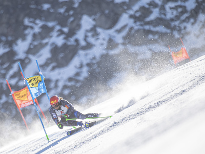 Andreas Žampa počas prvého kola úvodného obrovského slalomu novej sezóny Svetového pohára alpských lyžiarov v rakúskom Söldene. 