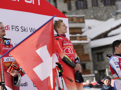 Švajčiarsky lyžiar Marco Odermatt suverénne zvíťazil v obrovskom slalome vo francúzskom Val d´Isere 
