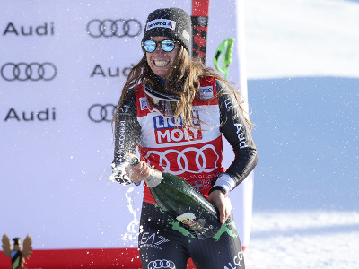 Marta Bassinová oslavuje triumf v obrovskom slalome v Sestriere