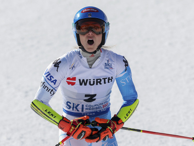 Mikaela Shiffrinová sa raduje z triumfu v obrovskom slalome na MS v lyžovaní