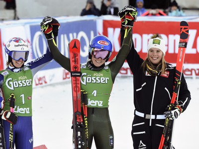 Stupne víťazov po obrovskom slalome v Lienzi