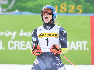 Na snímke americká lyžiarka Mikaela Shiffrinová v cieli po 2. kole