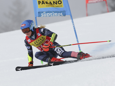 Americká lyžiarka Mikaela Shiffrinová na trati 1. kola obrovského slalomu Svetového pohára v alpskom lyžovaní v talianskom stredisku Kronplatz