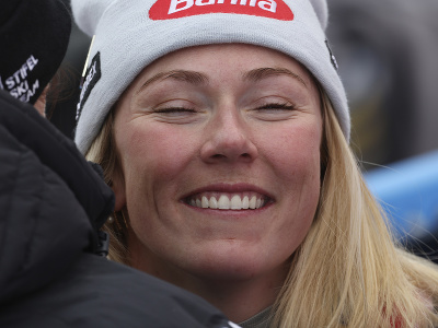 Mikaela Shiffrinová oslavuje víťazstvo v obrovskom slalome v Åre