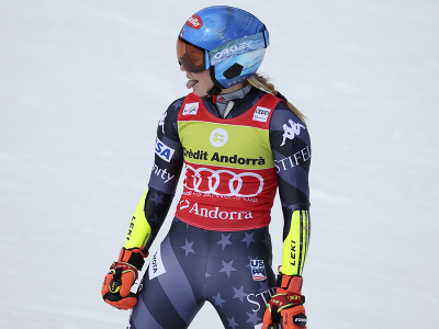 Americká lyžiarka Mikaela Shiffrinová sa raduje v cieli z víťazstva obrovského slalomu na finálovom podujatí Svetového pohára v andorrskom Soldeu.