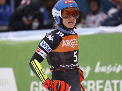 Prekvapená Mikaela Shiffrinová v cieli obrovského slalomu v Kranjskej Gore