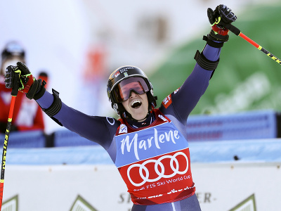 Sara Hectorová sa raduje v cieli obrovského slalomu v Kronplatzi