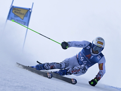Slovenský lyžiar Andreas Žampa na trati v 1. kole obrovského slalomu Svetového pohára v rakúskom Söldene