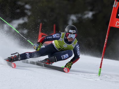 Na snímke nórsky lyžiar Alexander Steen Olsen na trati počas 1. kola obrovského slalomu