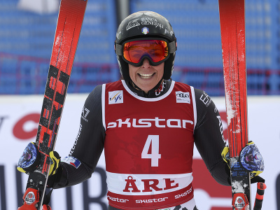Federica Brignoneová oslavuje v cieli obrovského slalomu v Åre
