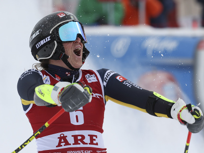 Sara Hectorová oslavuje v cieli obrovského slalomu v Åre
