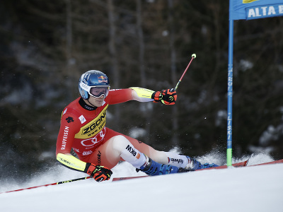 Marco Odermatt na trati 1. kola obrovského slalomu v Alta Badii