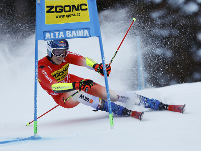 Marco Odermatt na trati 1. kola obrovského slalomu v Alta Badii