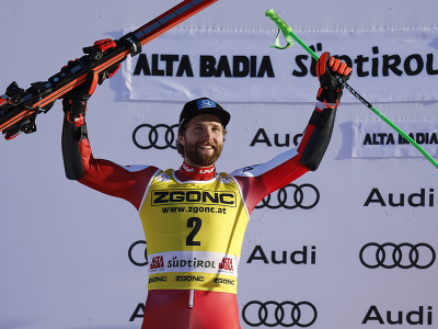 Rakúšan Marco Schwarz oslavuje druhé miesto v obrovskom slalome v Alta Badii