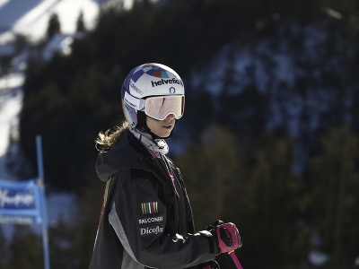 Marta Bassinová pred štartom obrovského slalomu v Kronplatzi