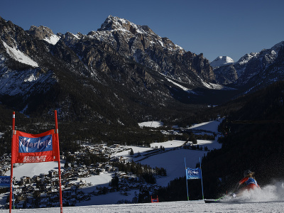 Švajčiarka Camille Rastová na trati 2. kola obrovského slalomu v Kronplatzi