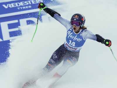 Radosť Sofie Goggiovej v cieli obrovského slalomu v Kronplatzi