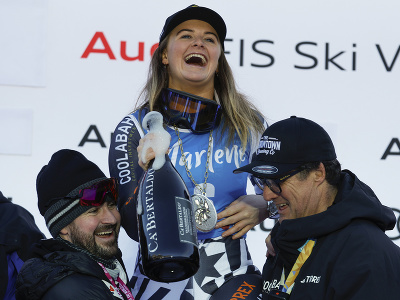 Alice Robinsonová oslavuje 2. miesto v obrovskom slalome v Kronplatzi