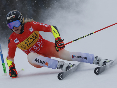 Švajčiarska lyžiarka Lara Gutová-Behramiová počas 1. kola obrovského slalomu Svetového pohára v alpskom lyžovaní vo švédskom Are