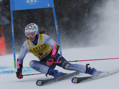 Marta Bassinová na trati 1. kola obrovského slalomu v Are