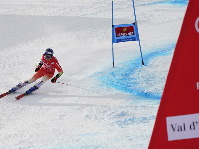 Švajčiarsky lyžiar Marco Odermatt na ceste k víťazstvu 2. kola obrovského slalomu mužov Svetového pohára v alpskom lyžovaní vo francúzskom Val D'Isere