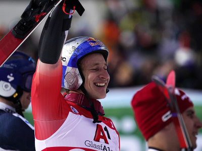Marco Odermatt suverénne ovládol obrovský slalom v Söldene