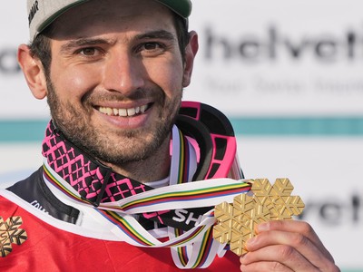 Mathieu Faivre so zlatom z obrovského slalomu
