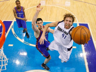 Dirk Nowitzki a blokujúci
