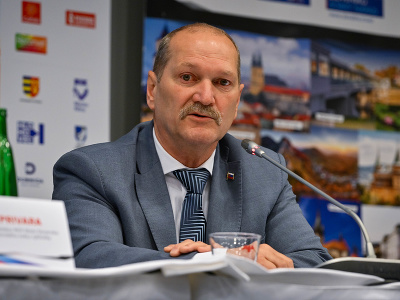 Na snímke štátny tajomník pre šport Ján Krišanda počas tlačovej konferencie k Medzinárodným cyklistickým pretekom Okolo Slovenska 